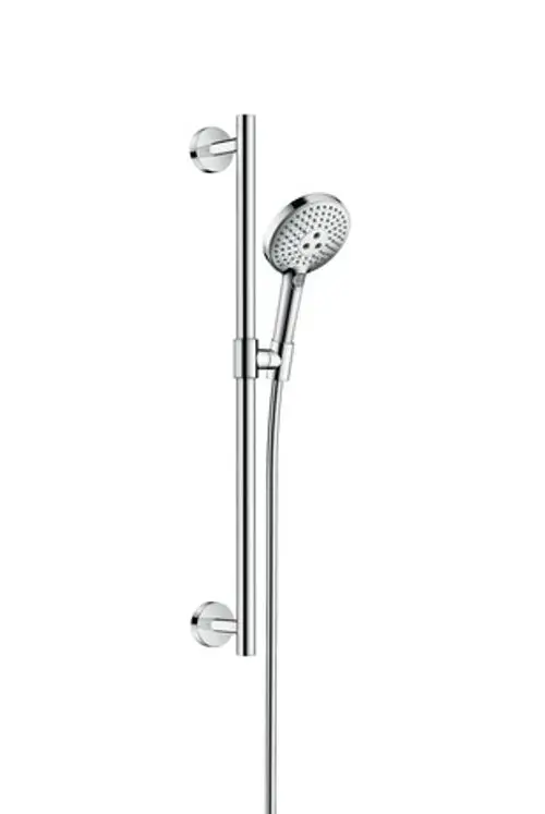 Brausestange mit Handbrause von Hansgrohe, montiert an der Wand. Die Brause hat multiple Strahlarten und ist in Chrom-Optik gehalten.